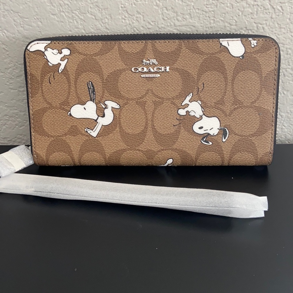 Coach Peanuts zip around wallet